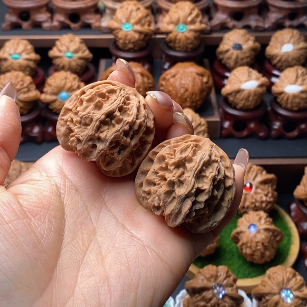 文玩核桃吊坠苹果园