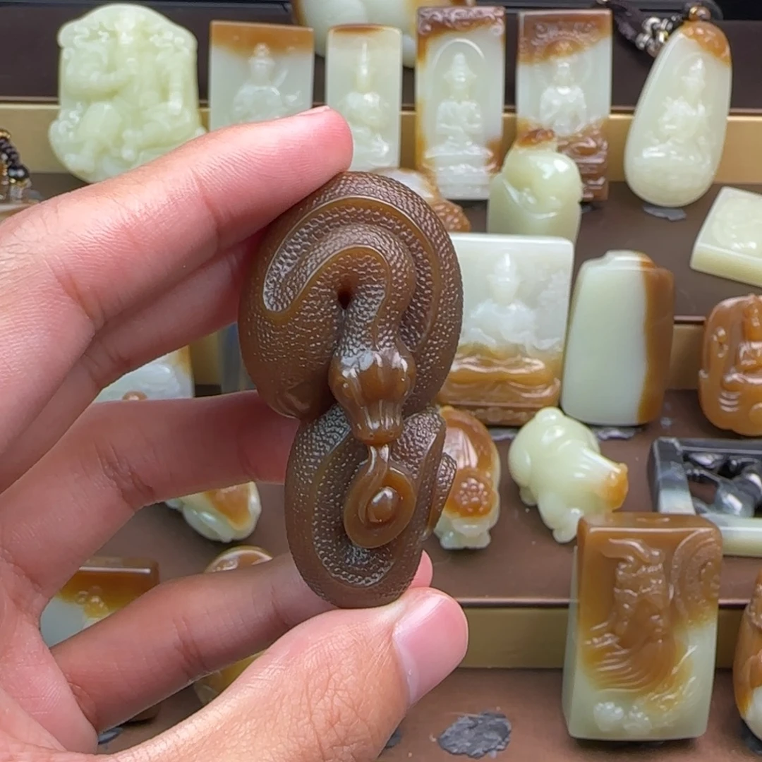 东***兵和田玉（糖玉）未镶嵌颈饰