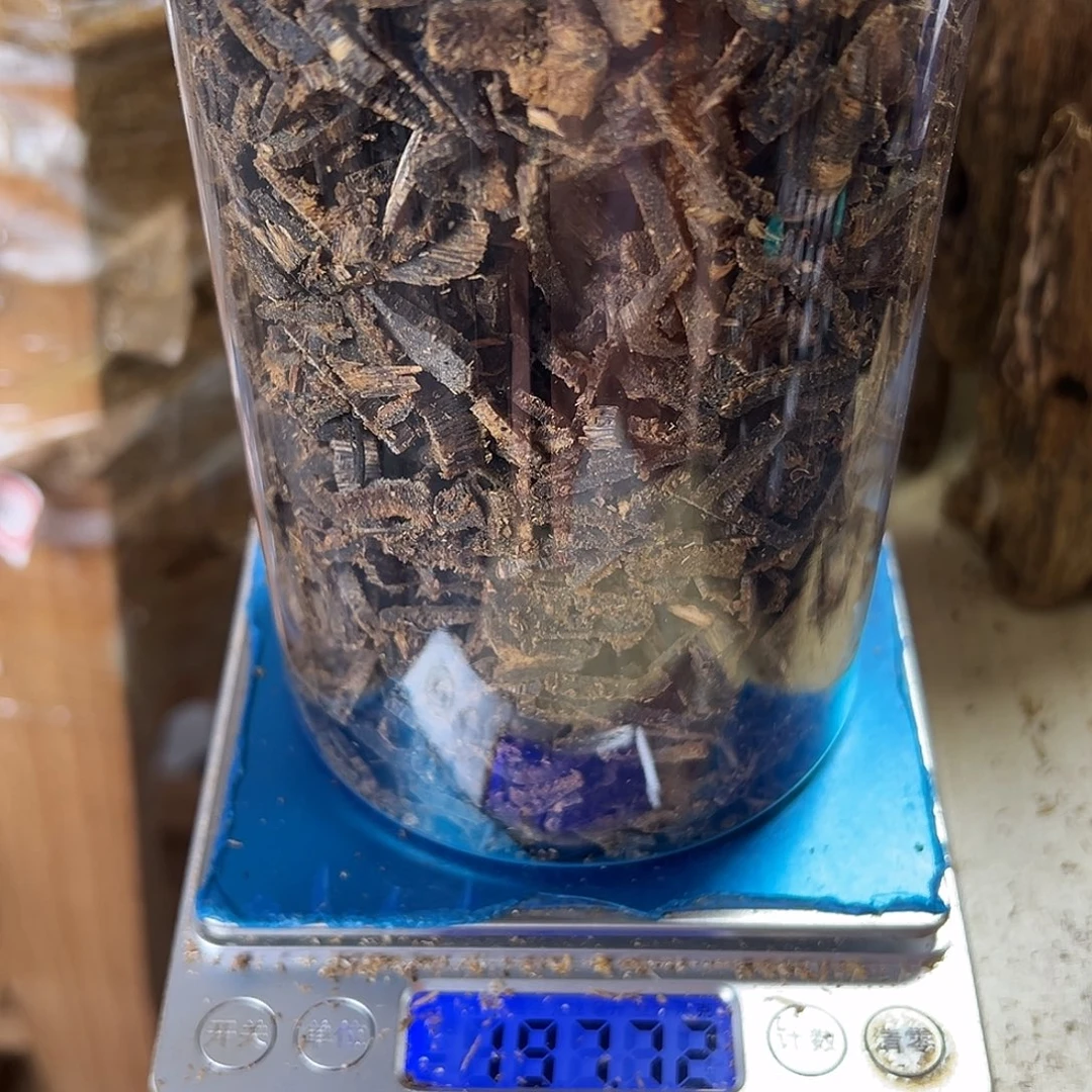 快***白香料绿奇楠张勺子沉水边角料197克