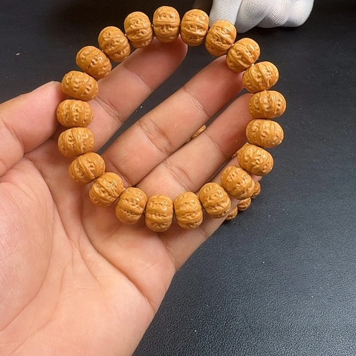 吊坠猴头核桃飞碟八棱14左右