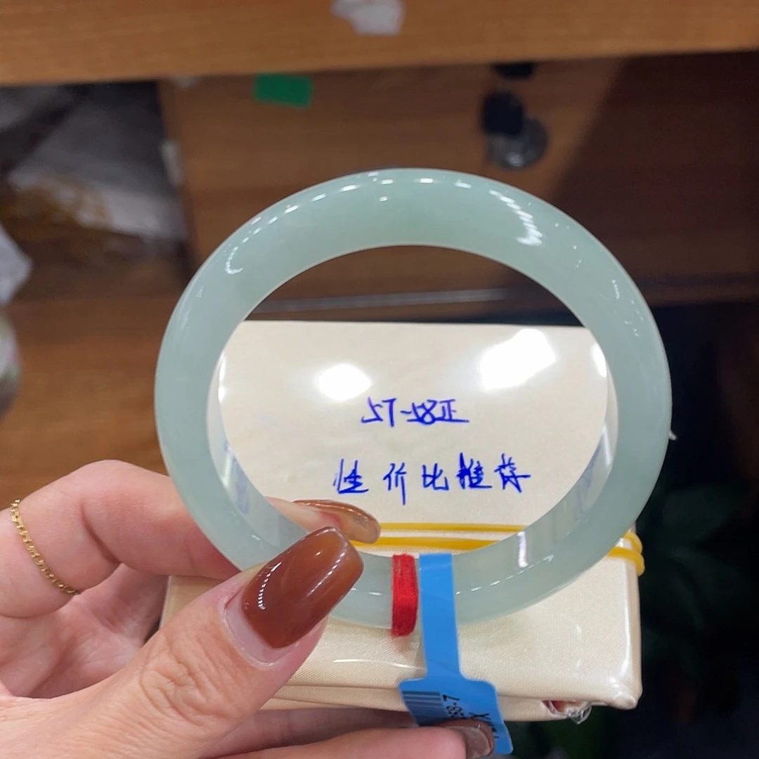 翡翠手镯未镶嵌天然翡翠