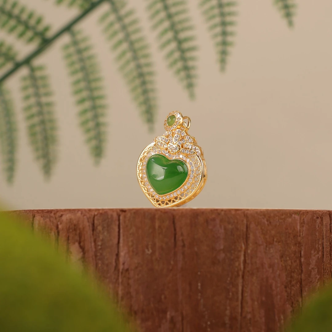 XT8171二十世纪和田玉爱心吊坠