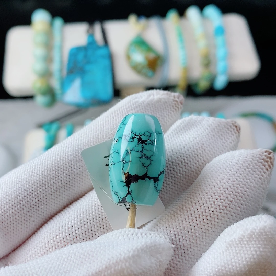 绿松石未镶嵌珠宝奇石