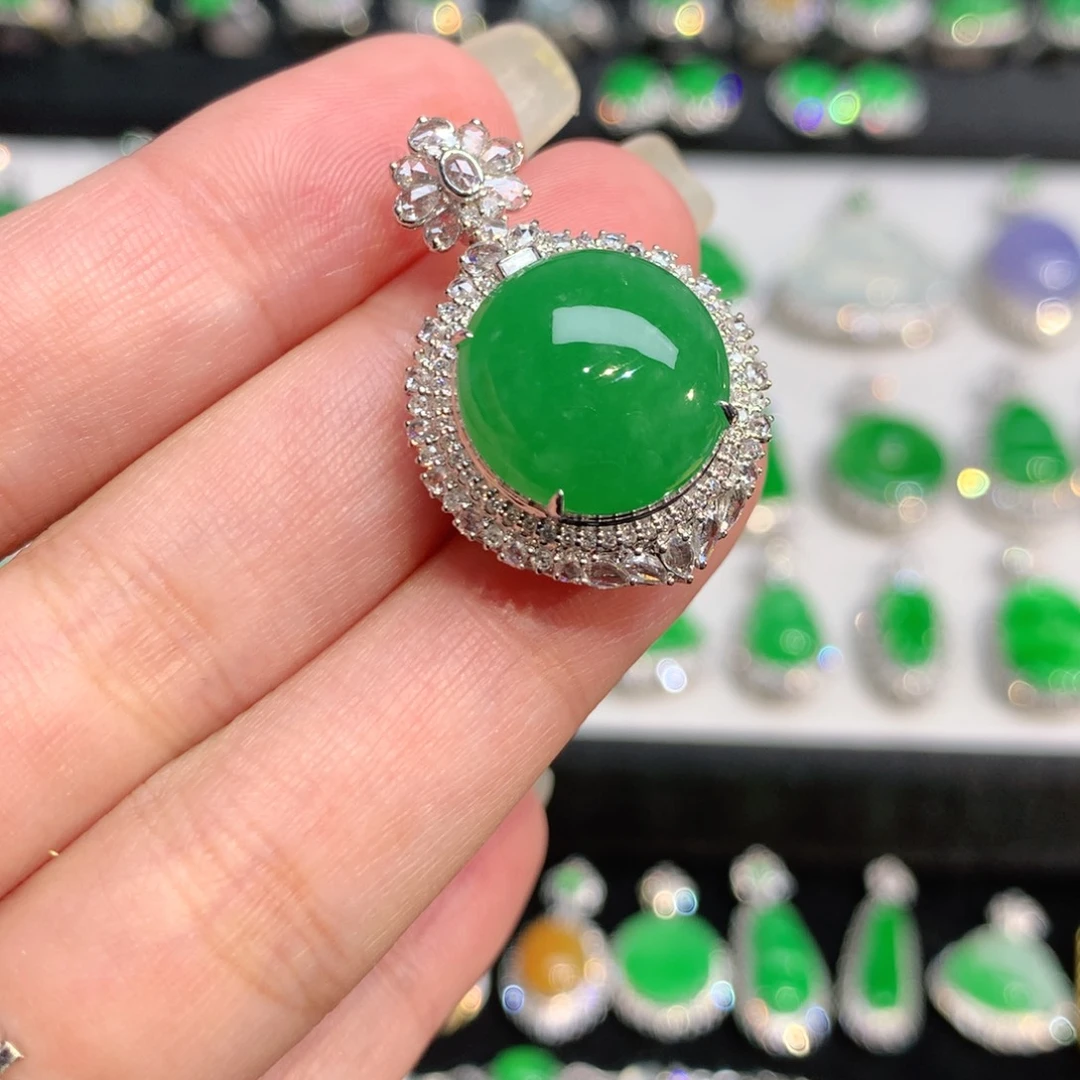 翡翠18K金镶嵌颈饰