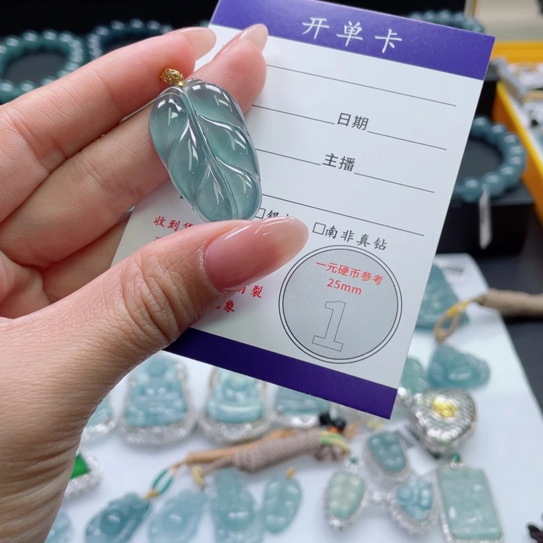 翡翠18K金镶嵌颈饰叶子