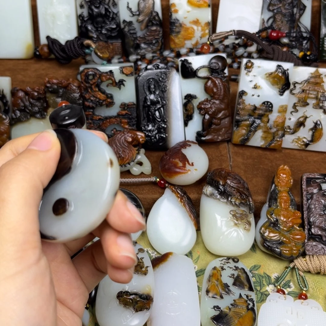 人***灯和田玉未镶嵌颈饰