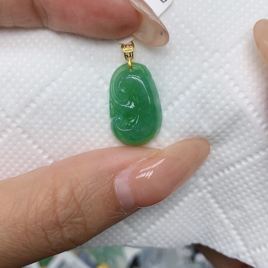 颈饰18K金镶嵌翡翠