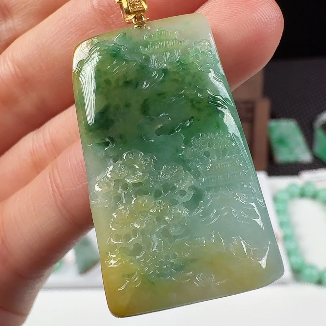 翡翠18K金镶嵌颈饰