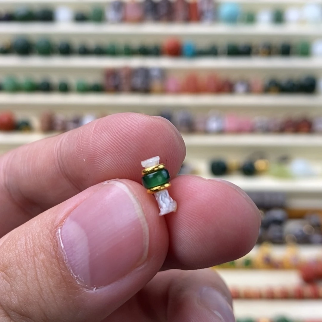 翡翠18K金镶嵌颈饰隔珠