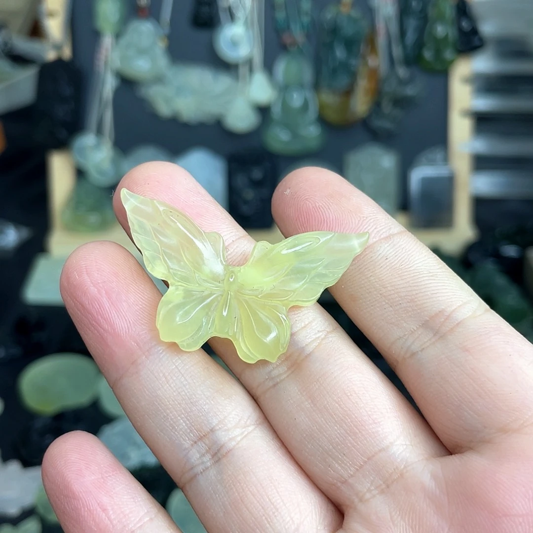未镶嵌岫玉颈饰蝴蝶