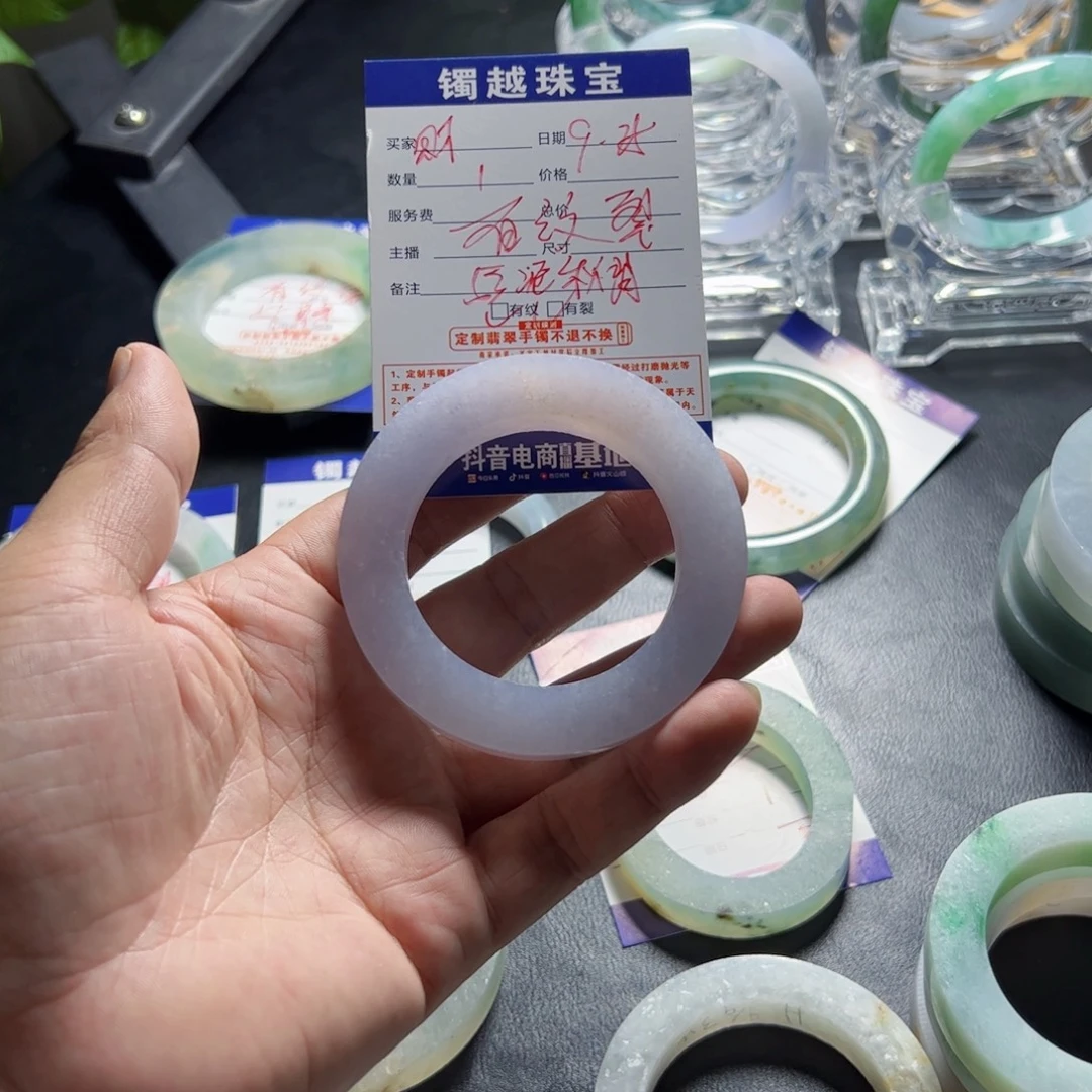 恭***财定制翡翠未镶嵌天然翡翠手镯