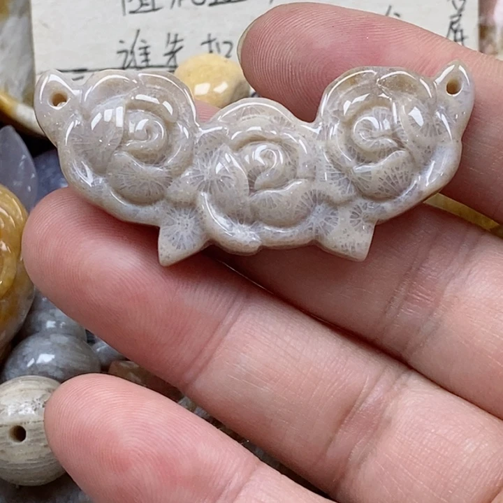 颈饰未镶嵌硅化珊瑚(珊瑚玉)