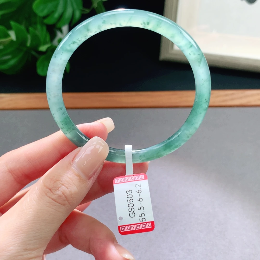 翡翠手镯未镶嵌天然