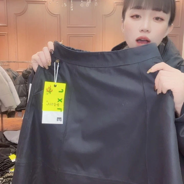 125……135斤皮短裙