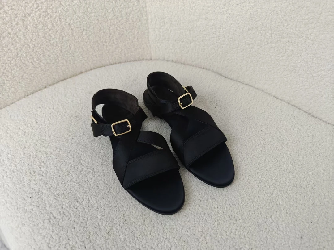 老王甄选 夏季新款 时尚简约轻便百搭真皮大底凉鞋
