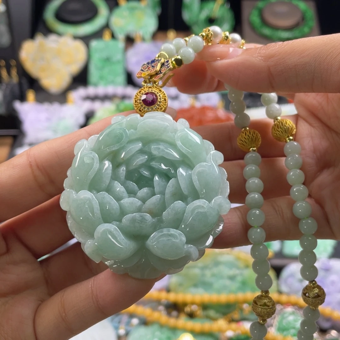 翡翠未镶嵌颈饰待编织