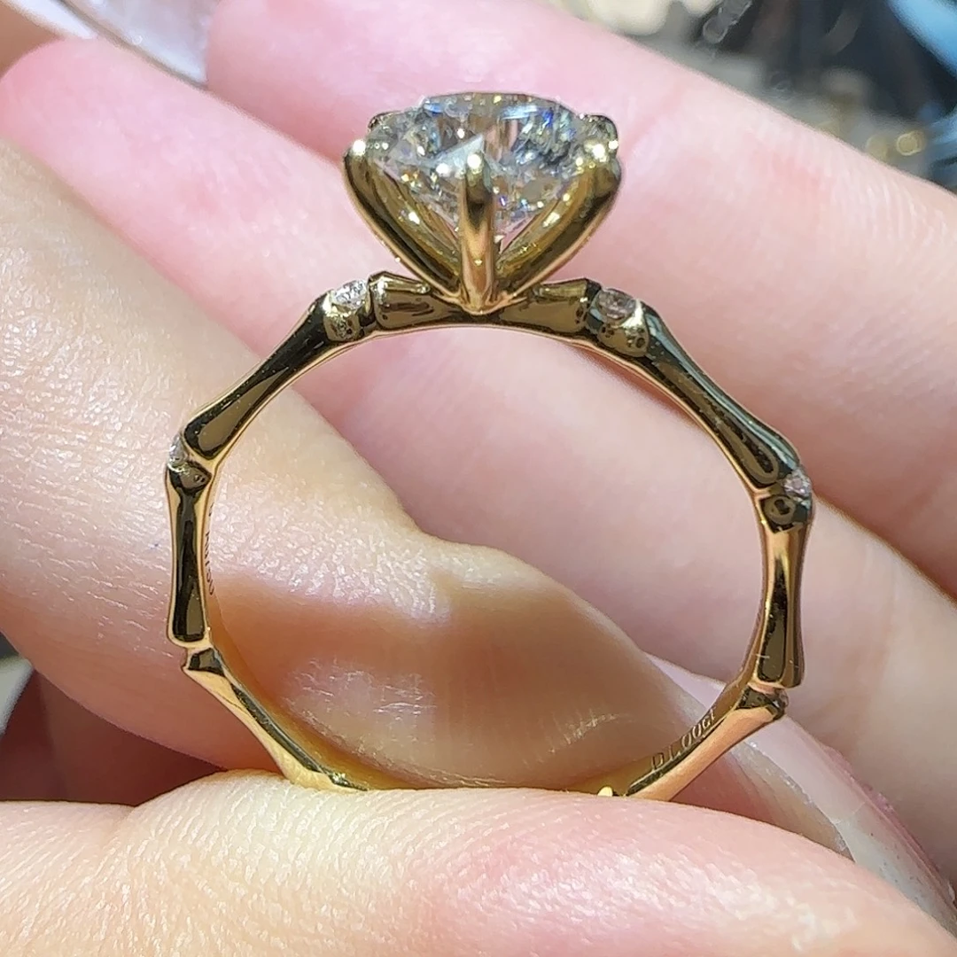 18K金镶嵌实验室培育钻石竹节1卡