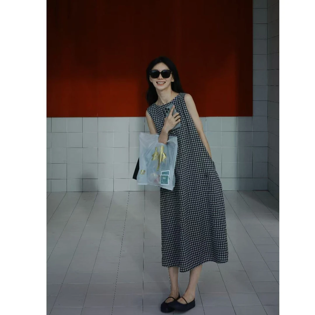 【LiuSanSan】连衣裙女夏季宽松显瘦简约设计感无袖格子长裙2505065