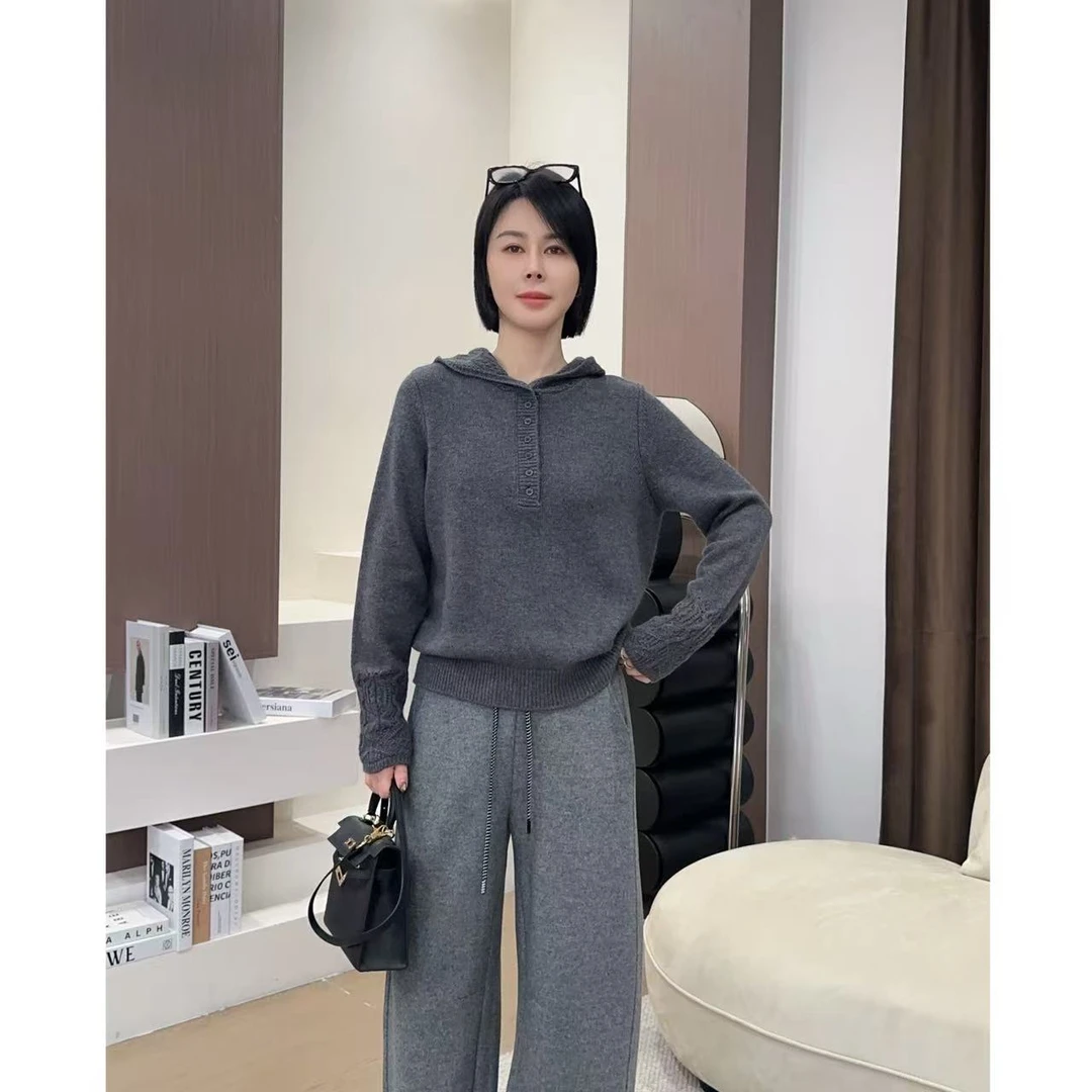 【洁子推荐】2025冬季新款258827连帽钩花多扣帽衫毛衣JZYC258827