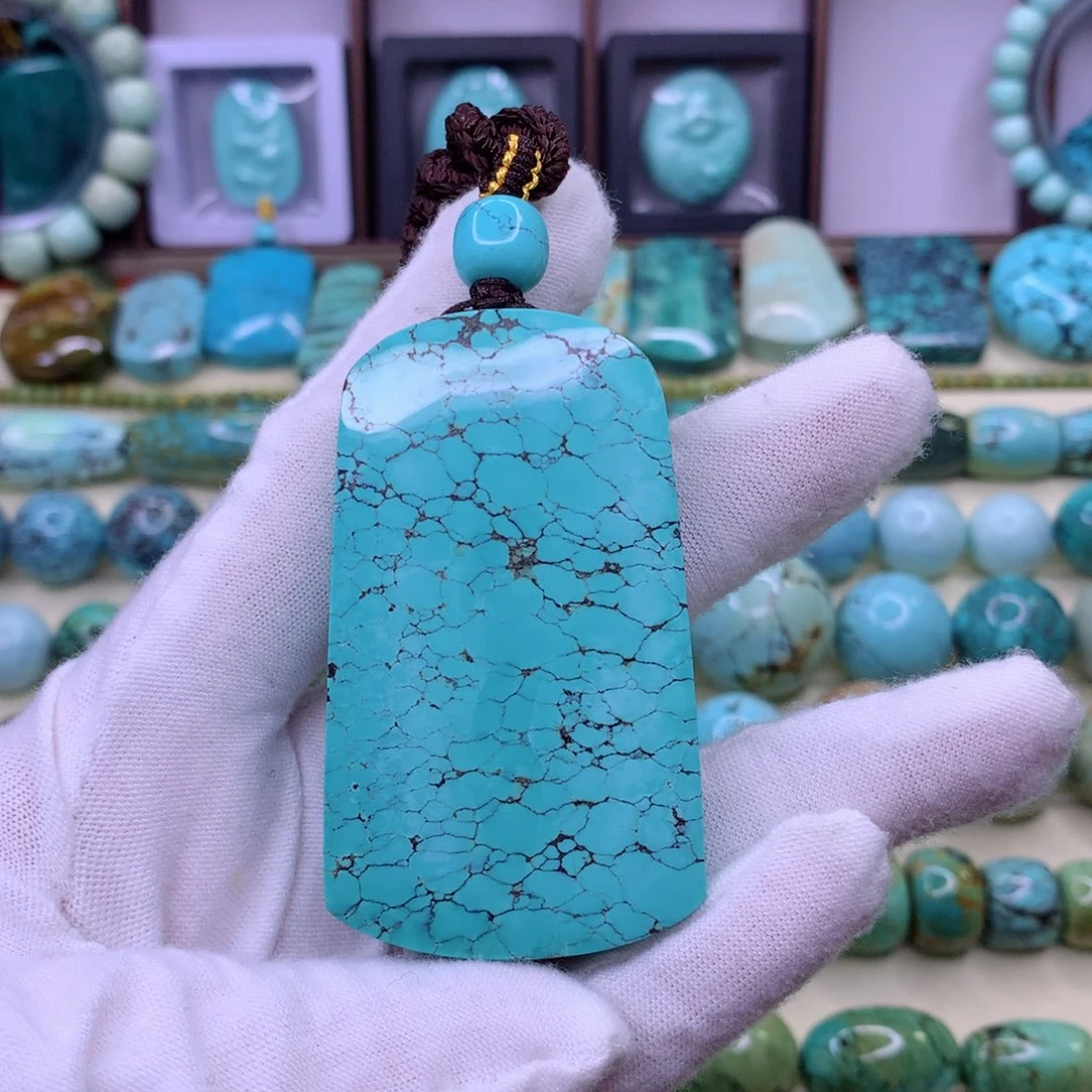 绿松石未镶嵌颈饰龙*