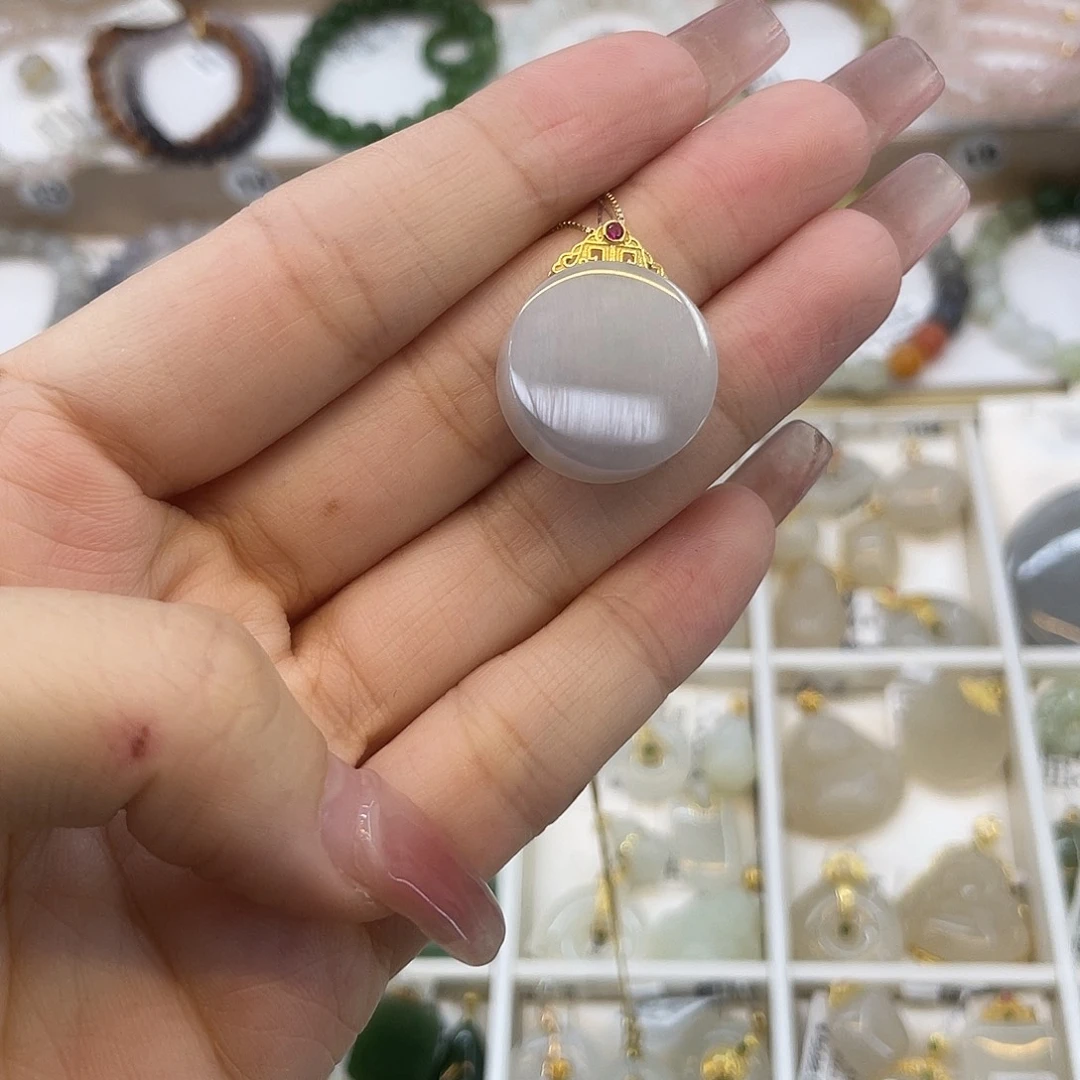 和田玉18K金镶嵌吊坠(赠链)
