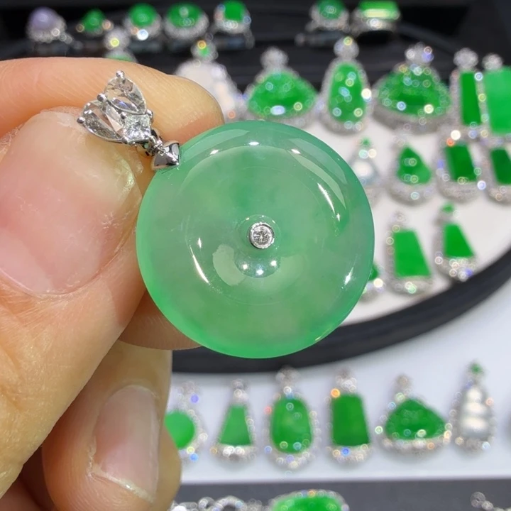 翡翠18K金镶嵌颈饰收到货48小时鉴赏期