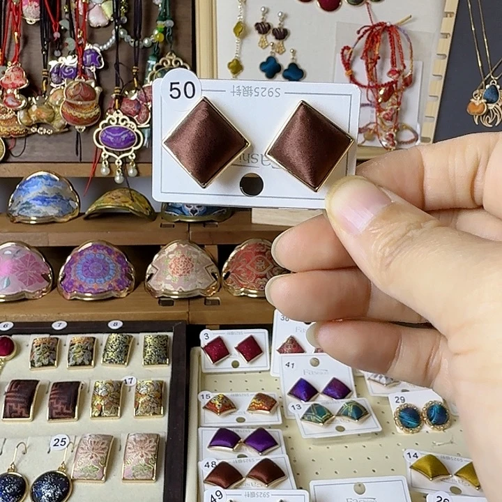 琉璃纯铜合金咖色耳钉