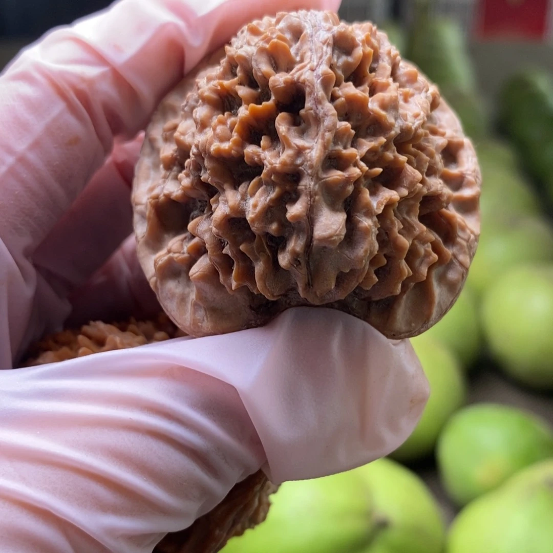 文玩核桃吊坠百花山