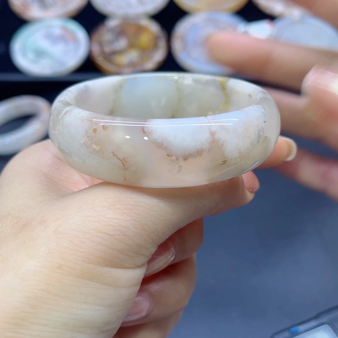 玛瑙/玉髓手镯未镶嵌55