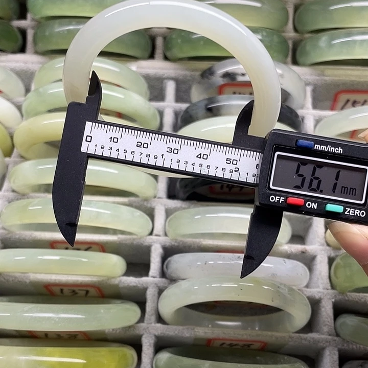 蛇纹石玉未镶嵌手镯151