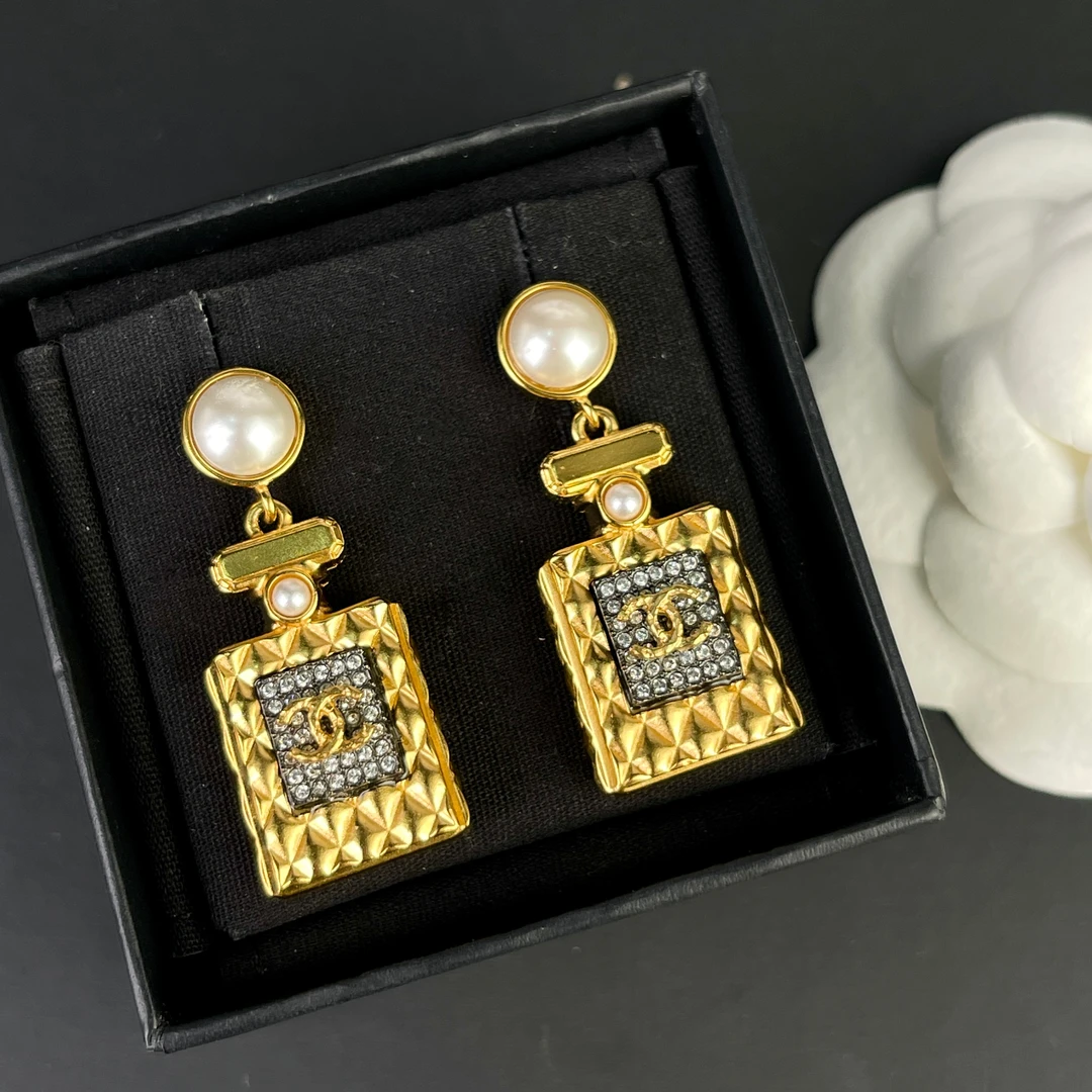 全新未使用 Chanel/香奈儿 白色珍珠 金色香水瓶 耳环 S4598