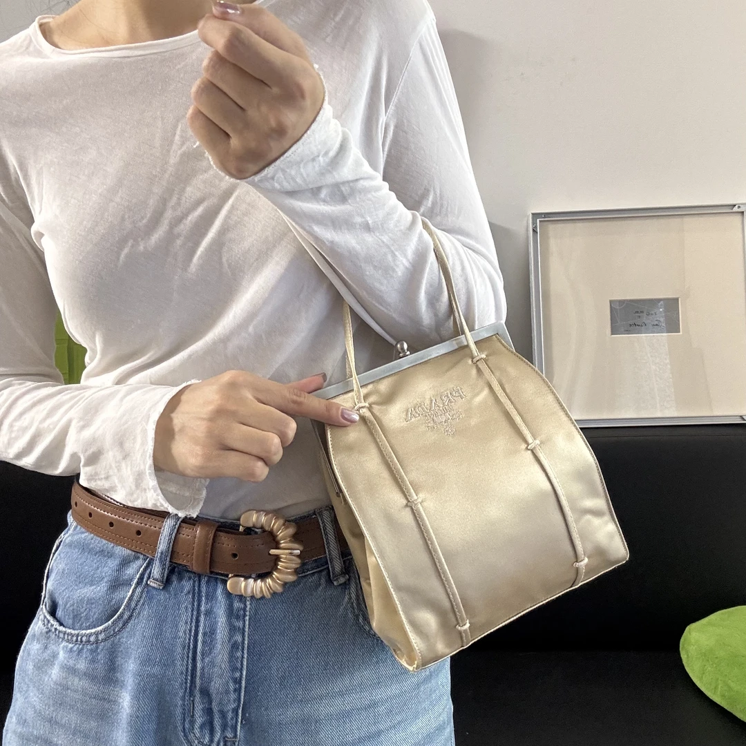 95新 Prada/普拉达 0香槟金缎面手提包晚宴包