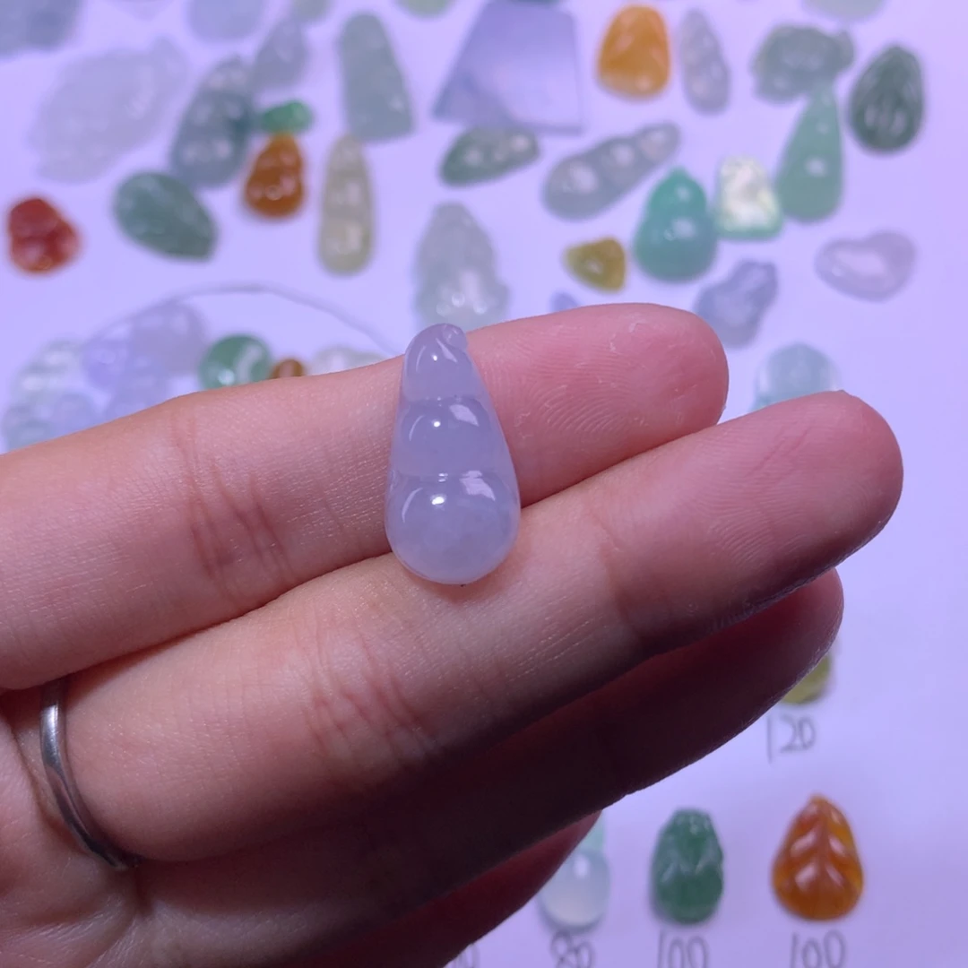 翡翠未镶嵌颈饰豆子