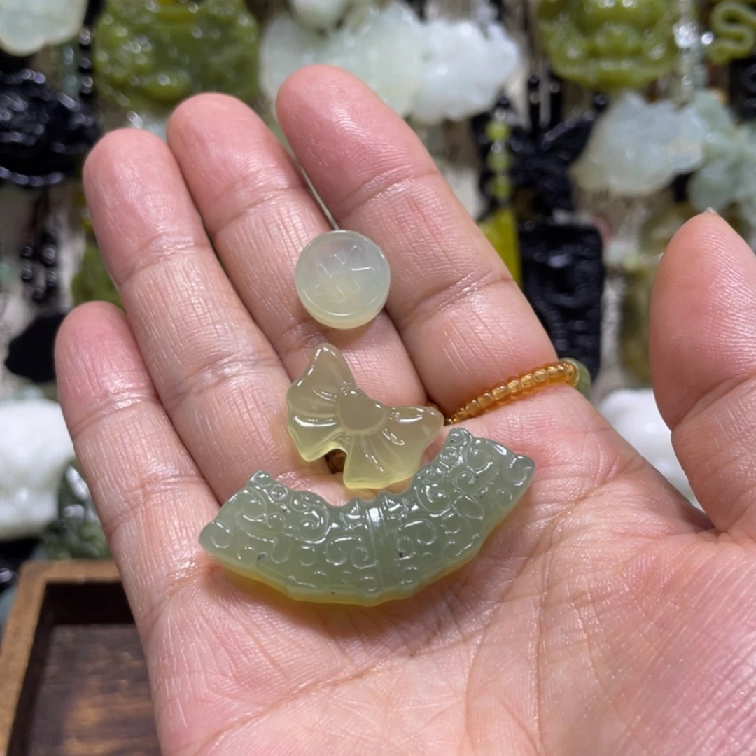 【闪购商品】岫玉颈饰未镶嵌小***吖61吊坠