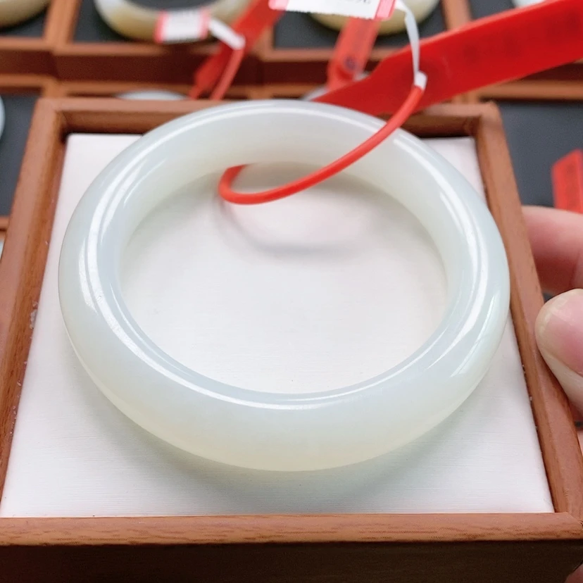 【闪购商品】未镶嵌手镯和田玉往***~