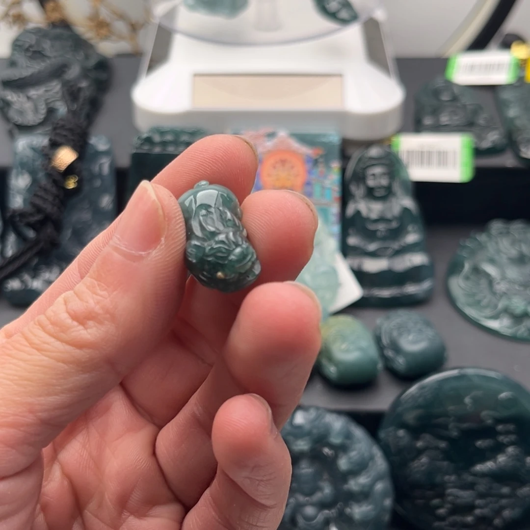 翡翠未镶嵌颈饰福利手机挂