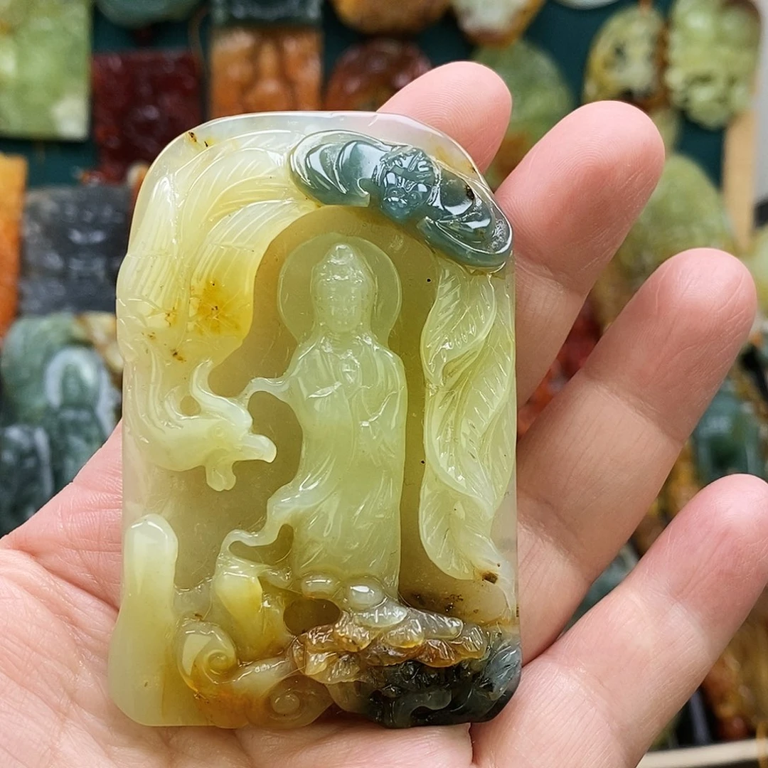 蛇纹石玉未镶嵌颈饰玉凤三色观音
