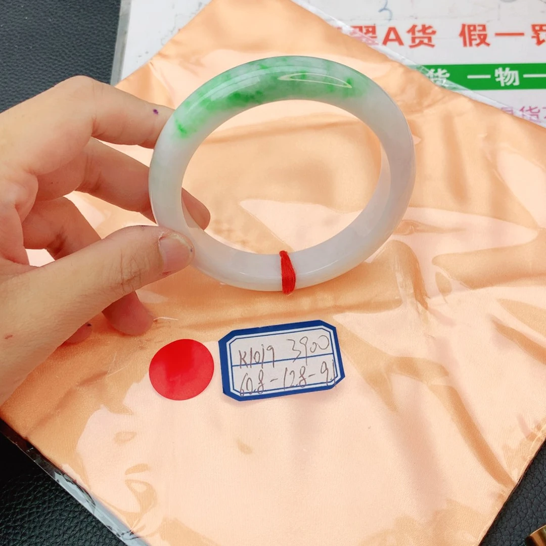 翡翠手镯未镶嵌我