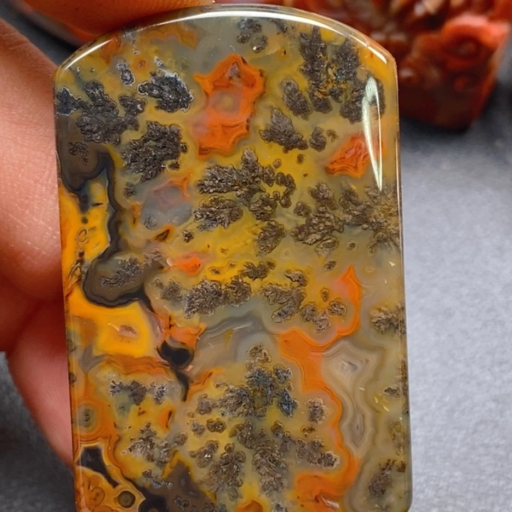 玛瑙/玉髓颈饰未镶嵌Z****?