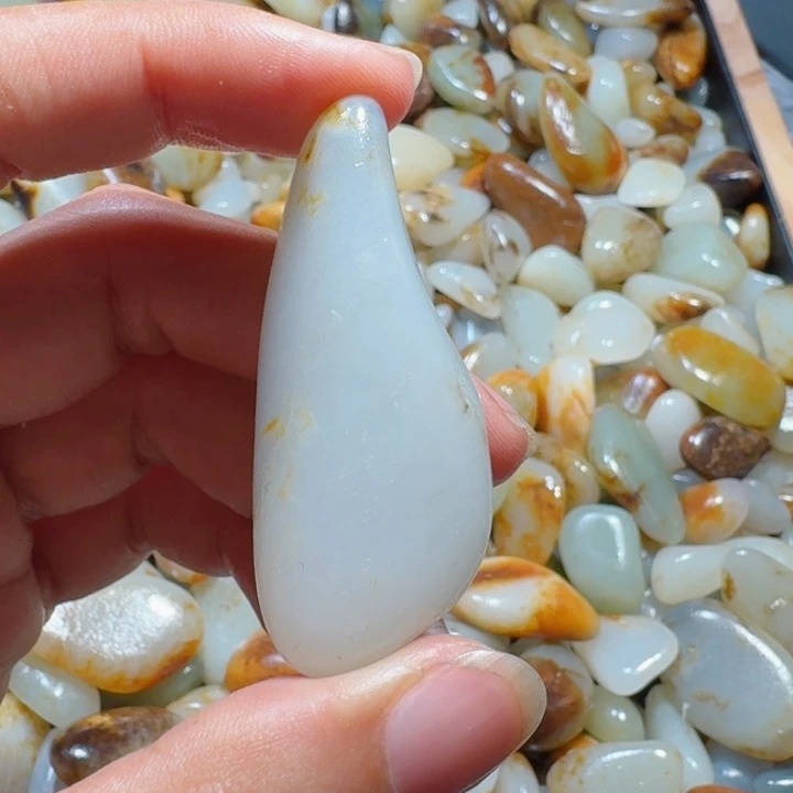 颈饰未镶嵌和田玉（糖玉）25克