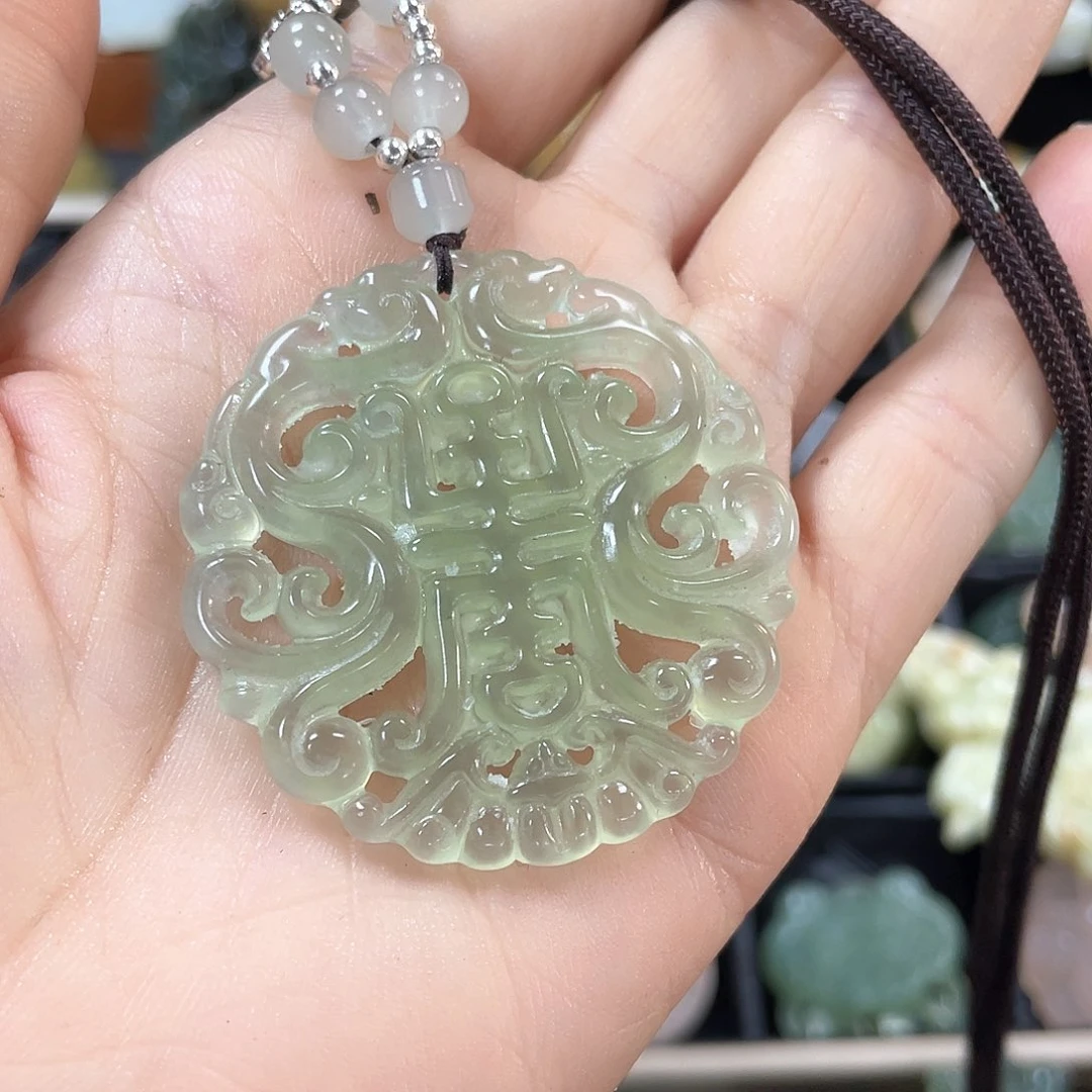 蛇纹石玉颈饰合金