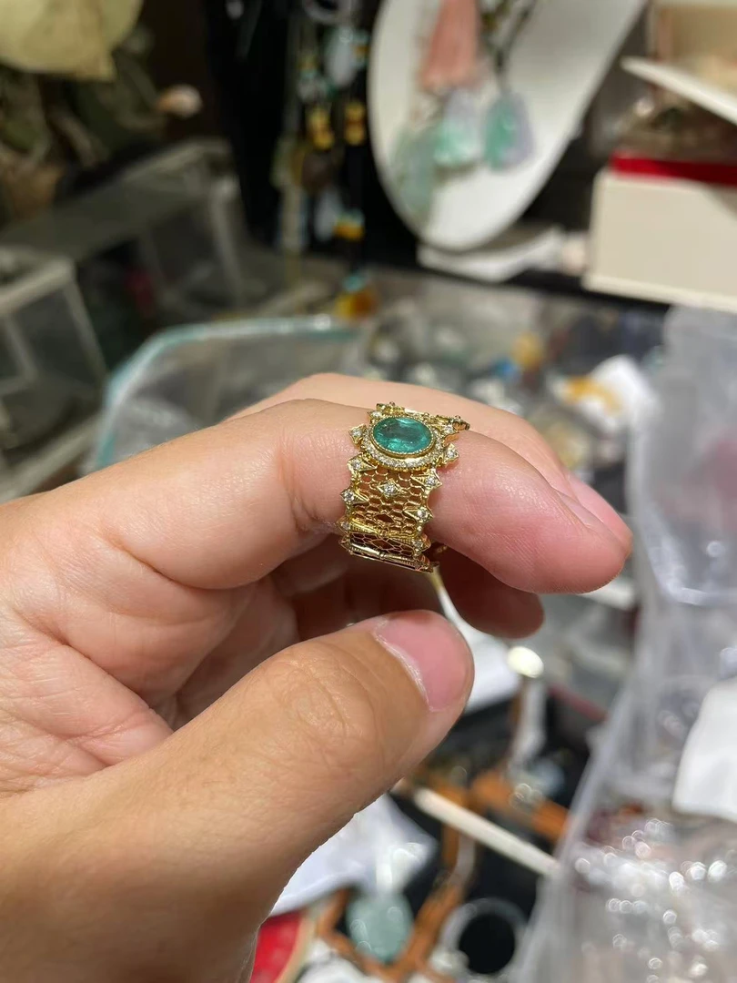 天然祖母绿戒指18K金镶嵌绿宝石