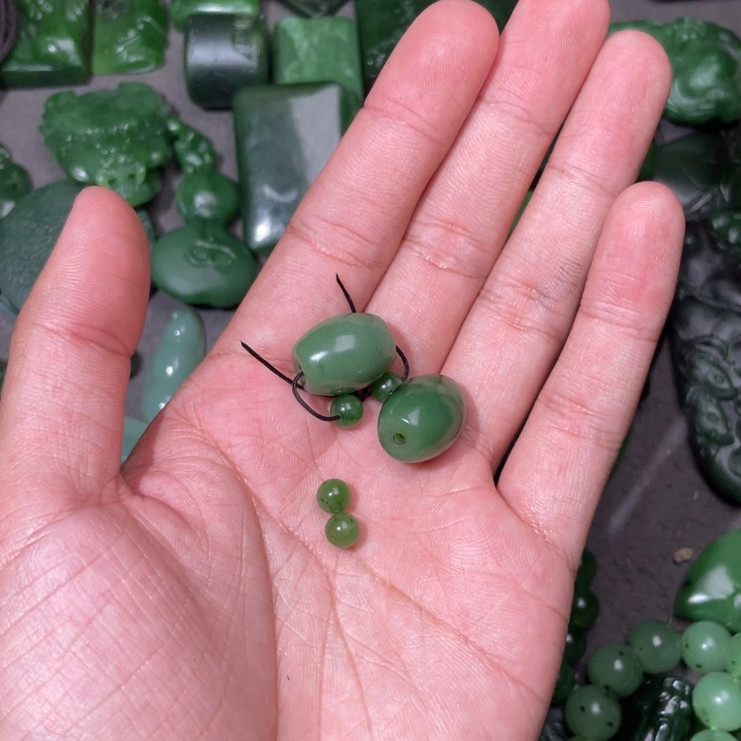 凡***宫和田玉（碧玉）未镶嵌颈饰
