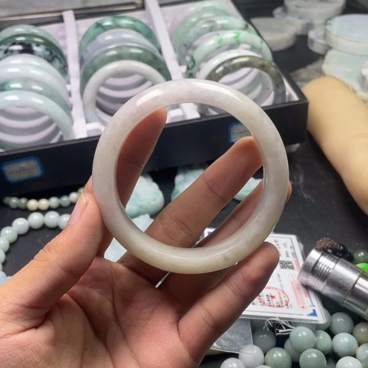 翡翠未镶嵌手镯翡翠手镯1