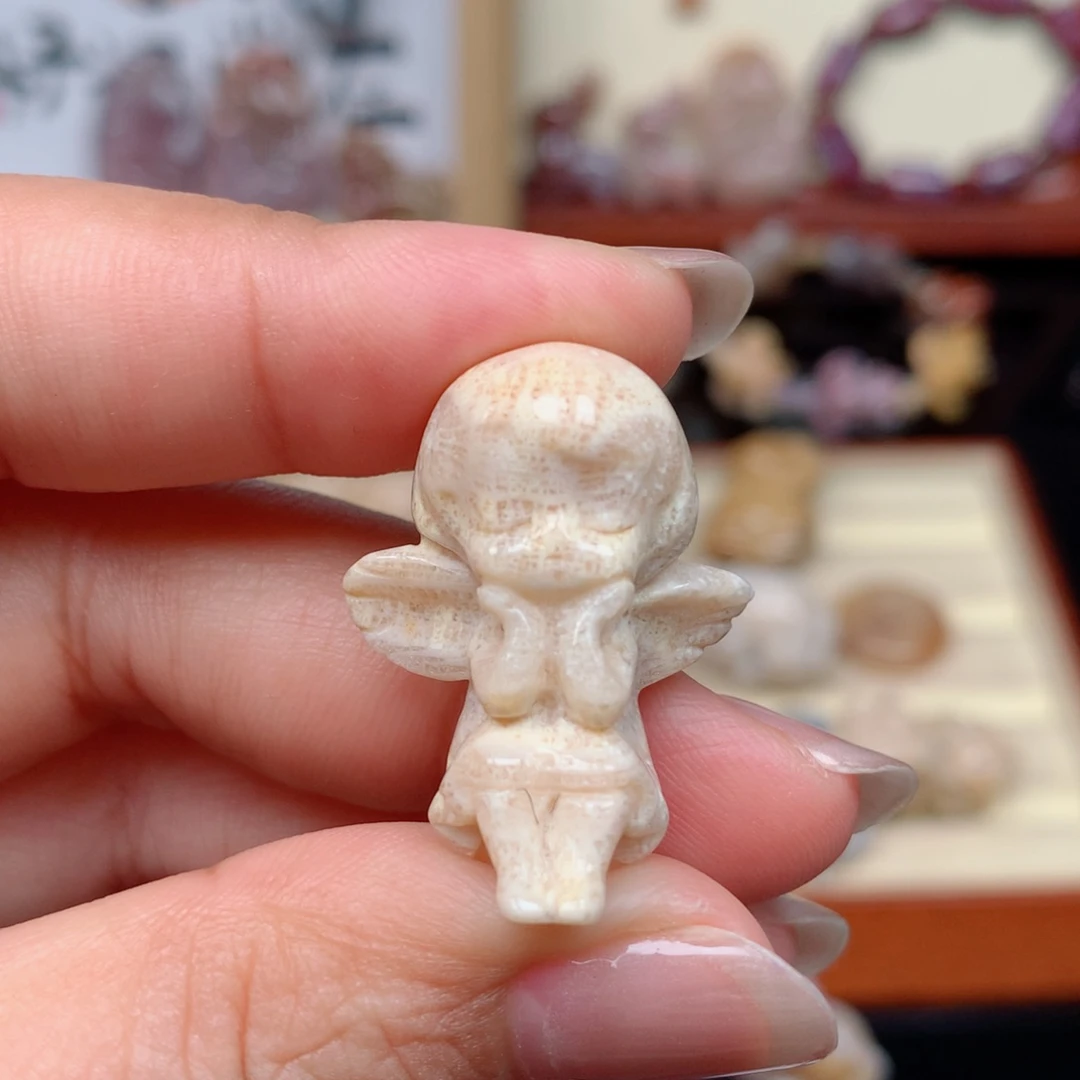 未镶嵌颈饰硅化玉