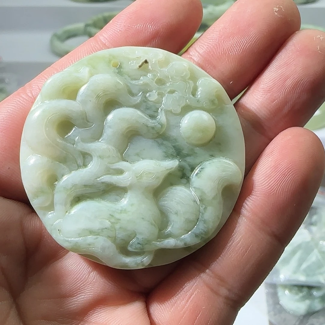 蛇纹石玉未镶嵌颈饰