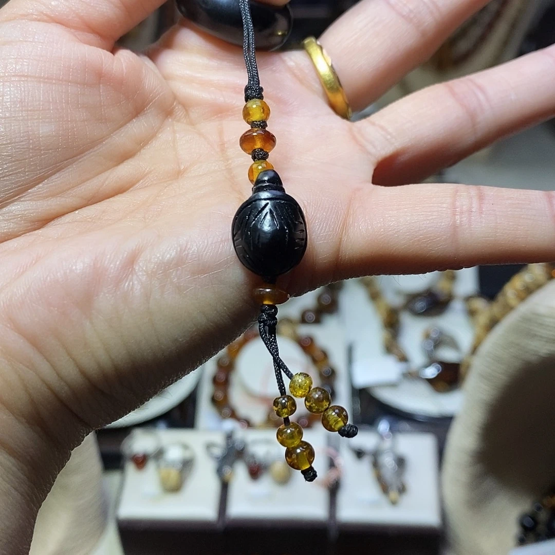 琥珀未镶嵌裸石煤精雕刻挂件