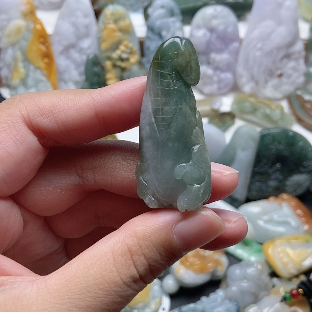 翡翠未镶嵌颈饰翡翠