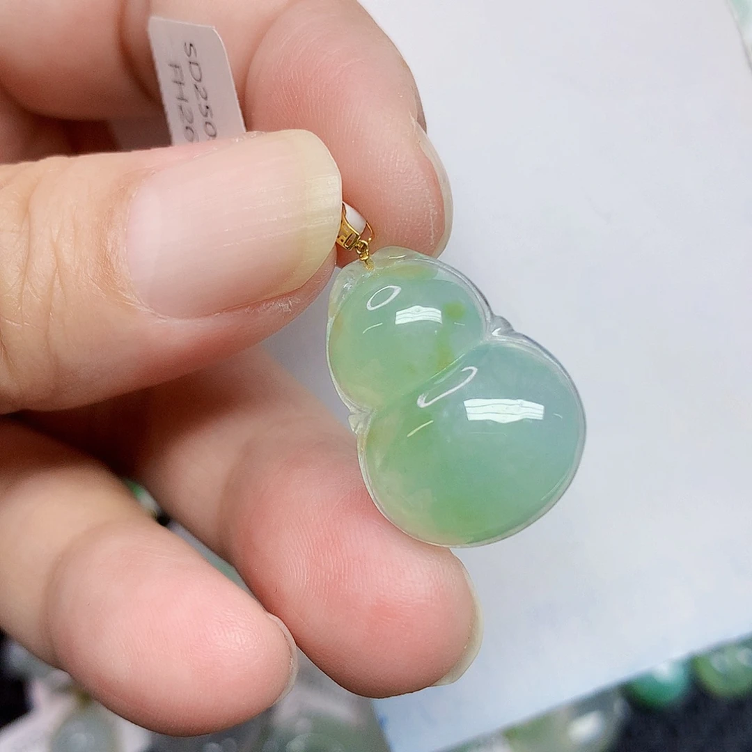 翡翠18K金镶嵌颈饰367890