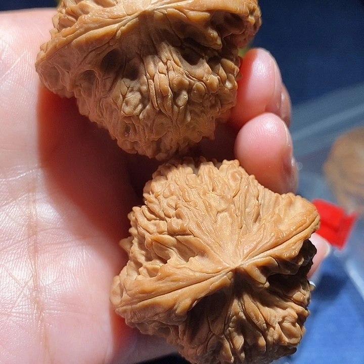 与***善文玩核桃吊坠南疆